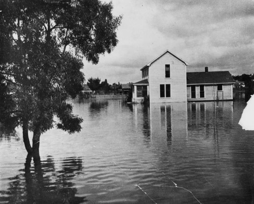 Fleeing Long Beach floods