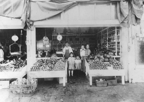 Hanwamon grocery store, 1927