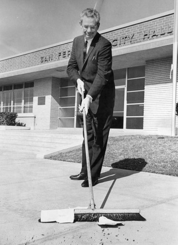 Ralph Harper gives impetus to San Fernando's 'cleanup