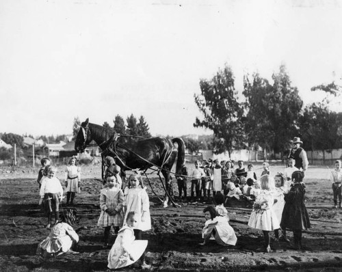 Students in the field, Garfield School