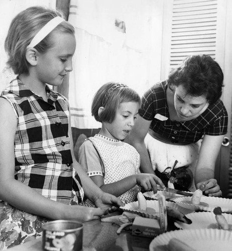 Valley AAUW teaches small fry how to cook