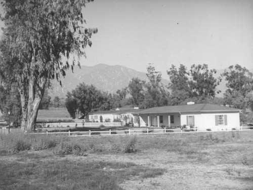 Ranch house by the mountains