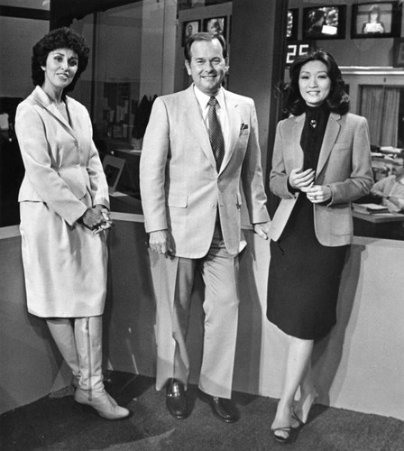 KNXT-Channel 2 anchors