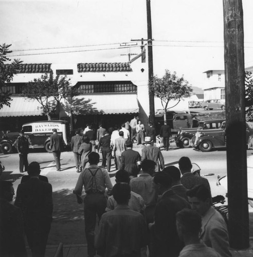 Lunchtime for Douglas Company employees, view 13