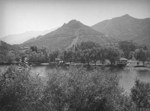 Manicured lawns and mountain roads at Malibu Lake