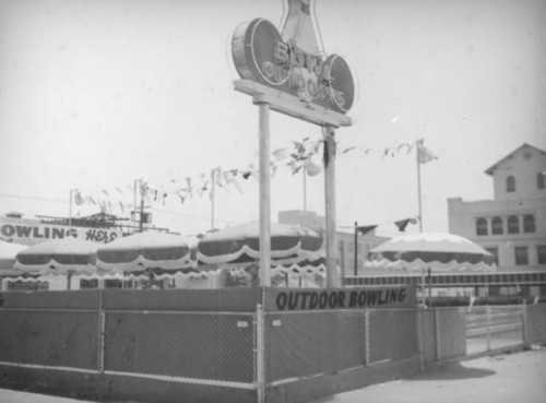 Outdoor bowling