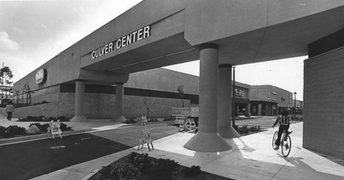 Shopping center remodeled, Culver City