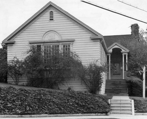 Front entrance, Edendale Branch Library