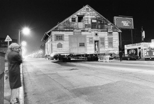 Moving the Lasky-DeMille Barn, view 3