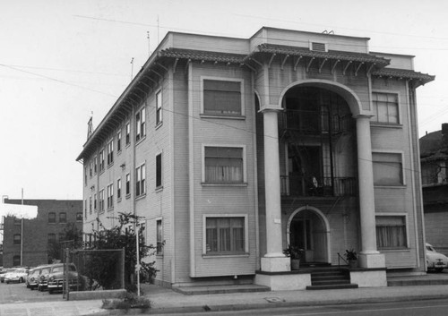 Maxine Apartments, Bunker Hill