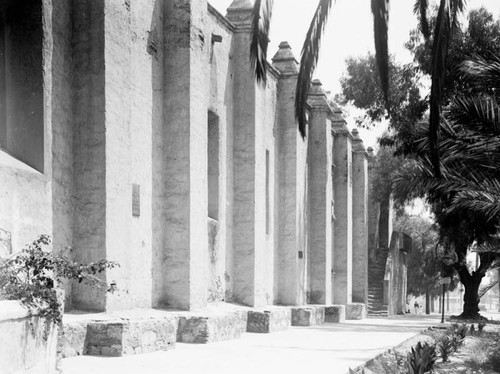 Mission San Gabriel Arcangel exterior