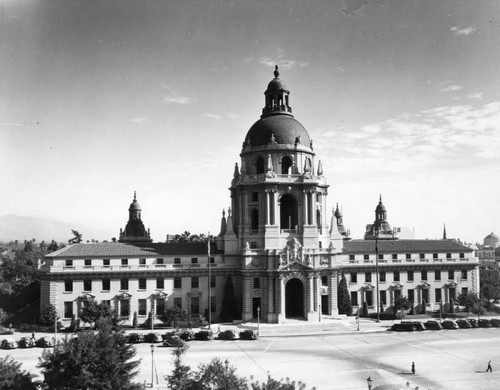 Pasadena City Hall, a view