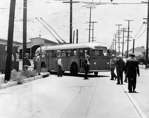 Conduct trolley experiment in 'Battle of Wilton Place