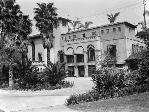 MacArthur Park administration bldg