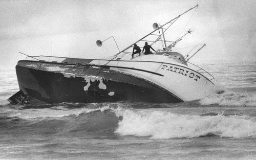 Fishing trawler founders off Santa Monica