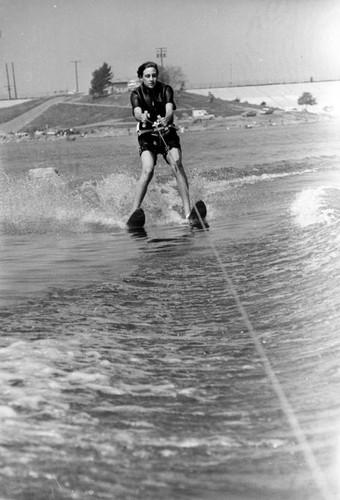 Water skiing at Puddingstone