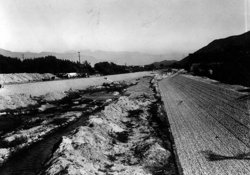 Rock mattress, Los Angeles River