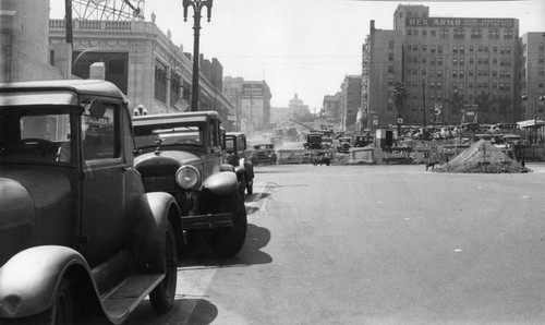 Wilshire Boulevard, looking west at Figueroa Street