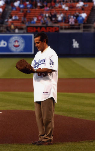 Antonio Villaraigosa concentrates on his pitch