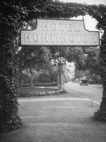 Huntington Hotel sign