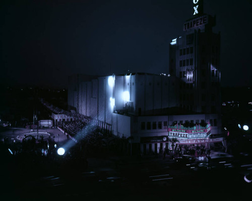 "Trapeze" premiere