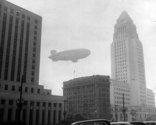 Navy blimp gathers smog samples