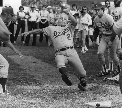 Tommy Lasorda slides