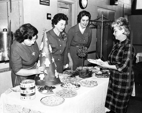 Mrs. A. C. Pfund samples some of cookies