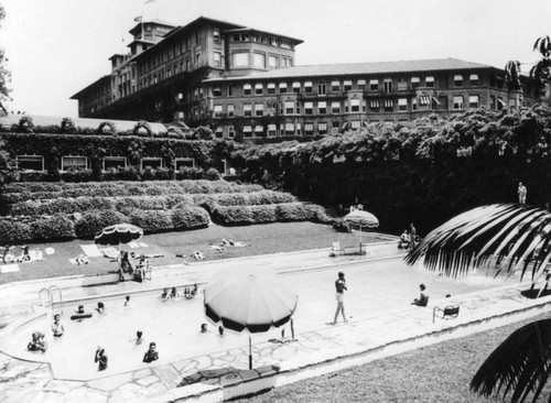 Huntington Hotel and swimming pool