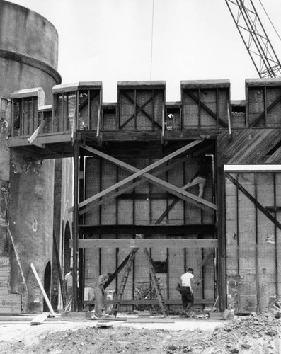 Workmen at San Onofre construction site