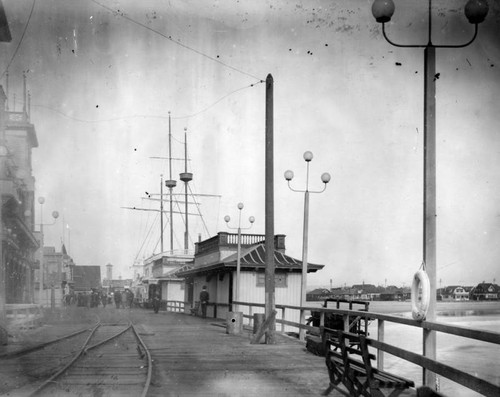 Venice pier and Ship Cafe