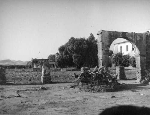 Carriage arch and pepper tree, Mission San Luis Rey, Oceanside