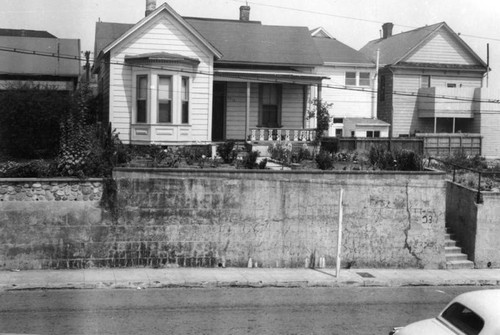 Bunker Hill Avenue residences