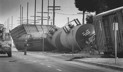 Derailment causes evacuation of downtown Compton