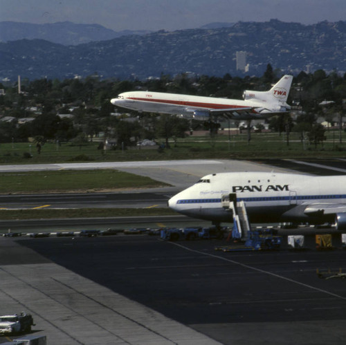 TWA L-1011 landing at LAX