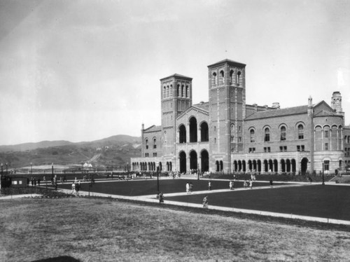 Royce Hall, U.C.L.A. campus, view 4