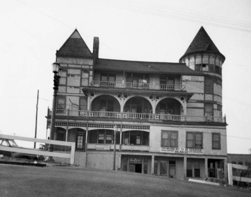 St. Angelo Hotel, Bunker Hill