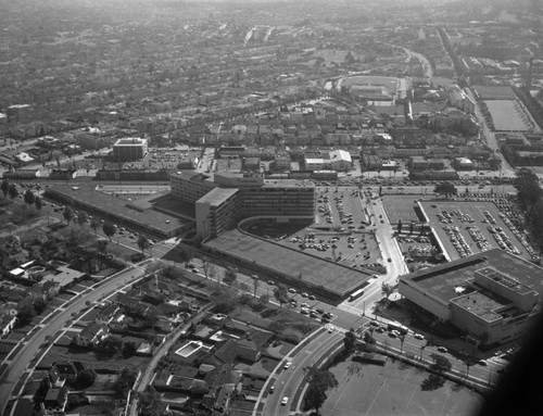 Wilshire Boulevard and Santa Monica Boulevard, looking south