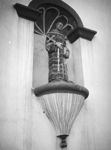 Friar statue in a niche, Mission San Luis Rey, Oceanside