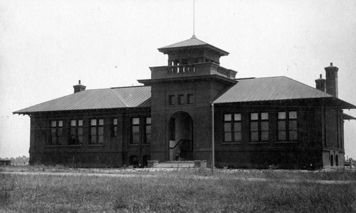 Irwin Heights School, exterior