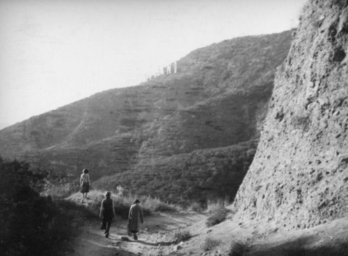 Hiking below the Hollywoodland sign