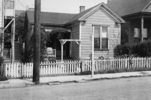 Bunker Hill Avenue residences