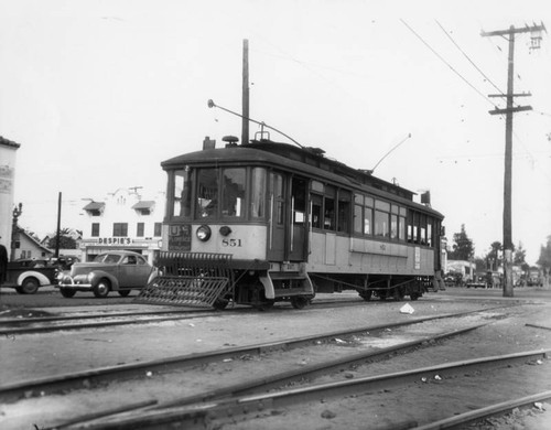 U line yellow streetcar