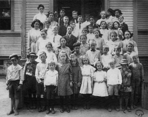 Class portrait, Bairdstown School