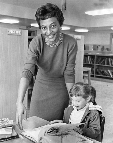 Loyce Pleasants helps a young reader