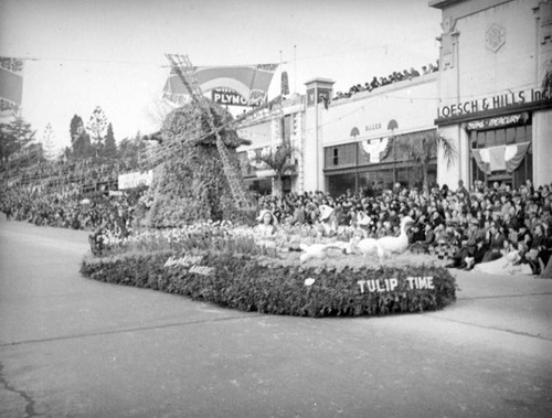 Van de Kamp's float at the 1939 Rose Parade