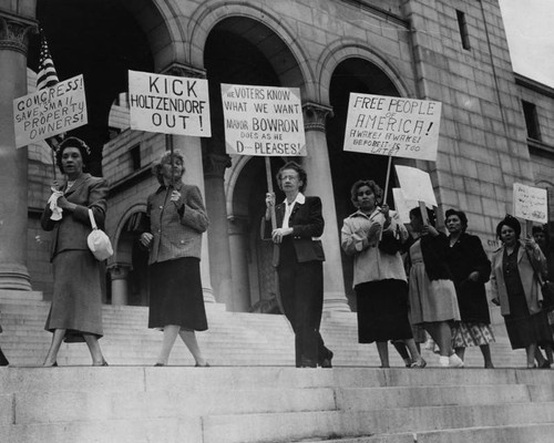 Anti-housing picketers