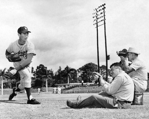 Koufax pitching stance