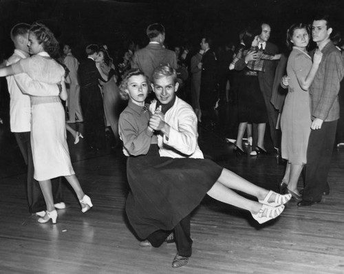 Swing dancers