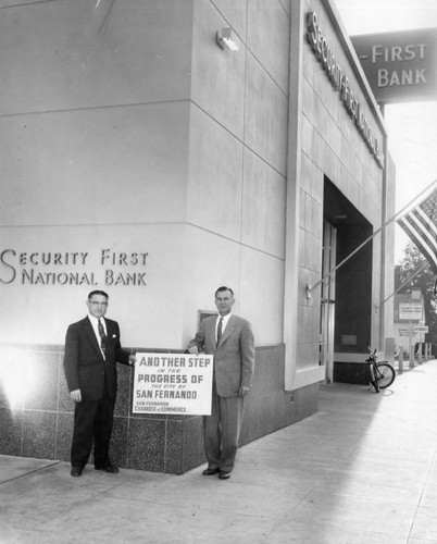 Burbank branch bank opens